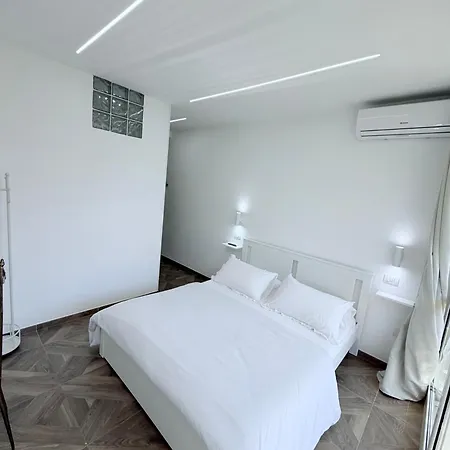 Bed & Breakfast Maison24 3*